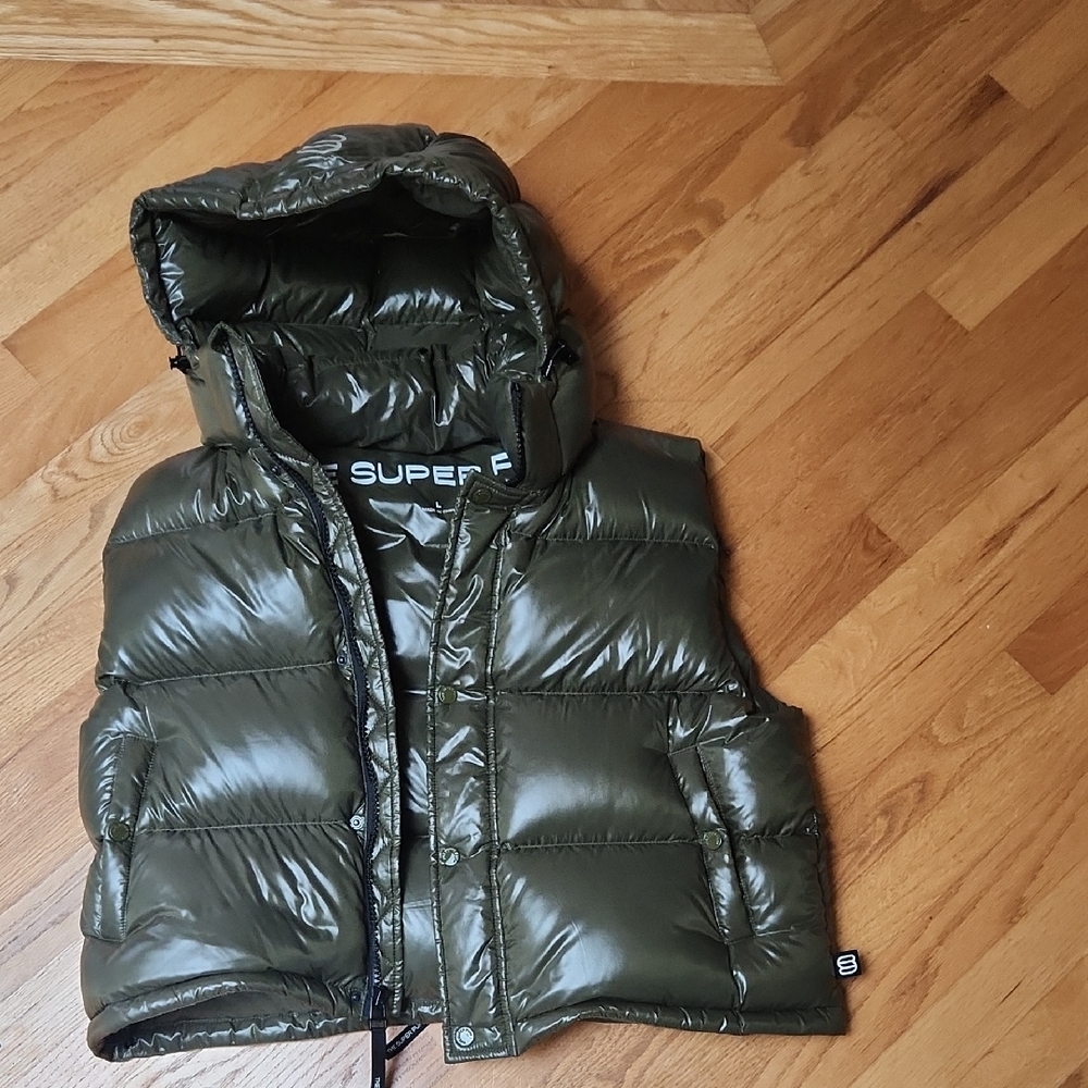 Aritzia Super Puff Shorty Vest Hi Gloss